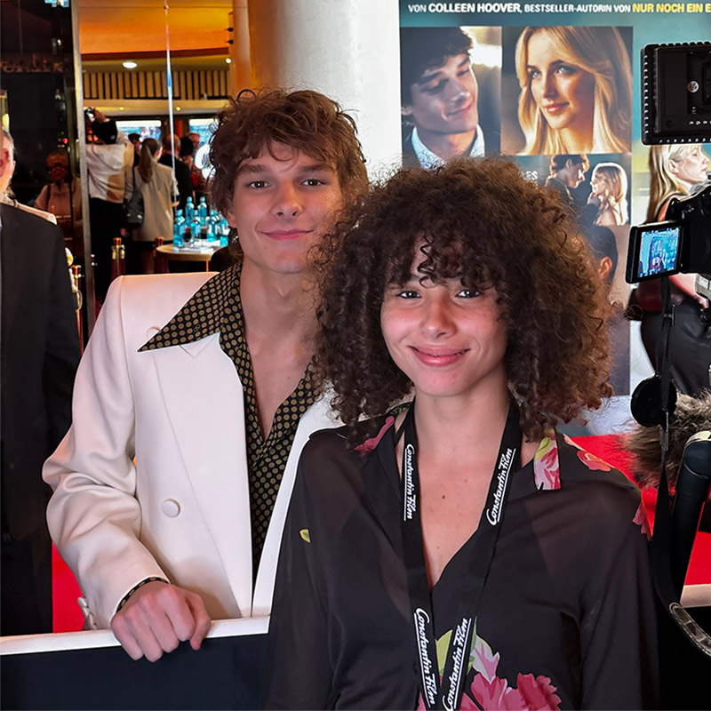 Sarah-with-Mckenna-Grace-Mason-Thames_03